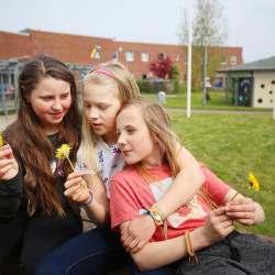 Niebuell Aussengelaende Spielplatz Kinder DG 11