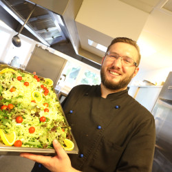 Bad Malente Speisesaal Verpflegung Essensausgabe Salat DG 7