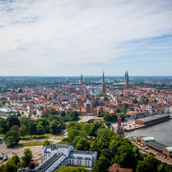 Luebeck Burgtor Trave Jugendherberge Aussengelaende Luftaufnahme LBC 4