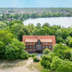 Moelln Jugendherberge Aussengelaende Ziegelsee LBC 1