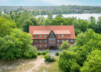 Moelln Jugendherberge Aussengelaende Ziegelsee LBC 9