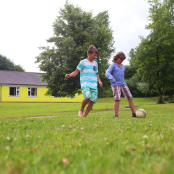 Borgwedel Aussengelaende Fussball DG 4